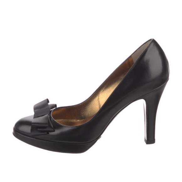 Dolce & Gabbana Bow Pumps - Sz 38 - Excellent Condition.  Classic Black Pump - Picture 2 of 10